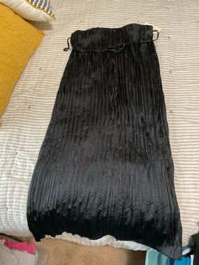 A New Day Black Crinkle Maxi Midi Skirt Large. NWT